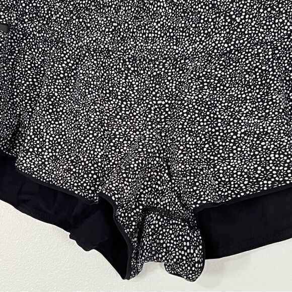 Lululemon Reversible Surf Short II 6 Freckle Flower Black White & Black - Picture 8 of 16